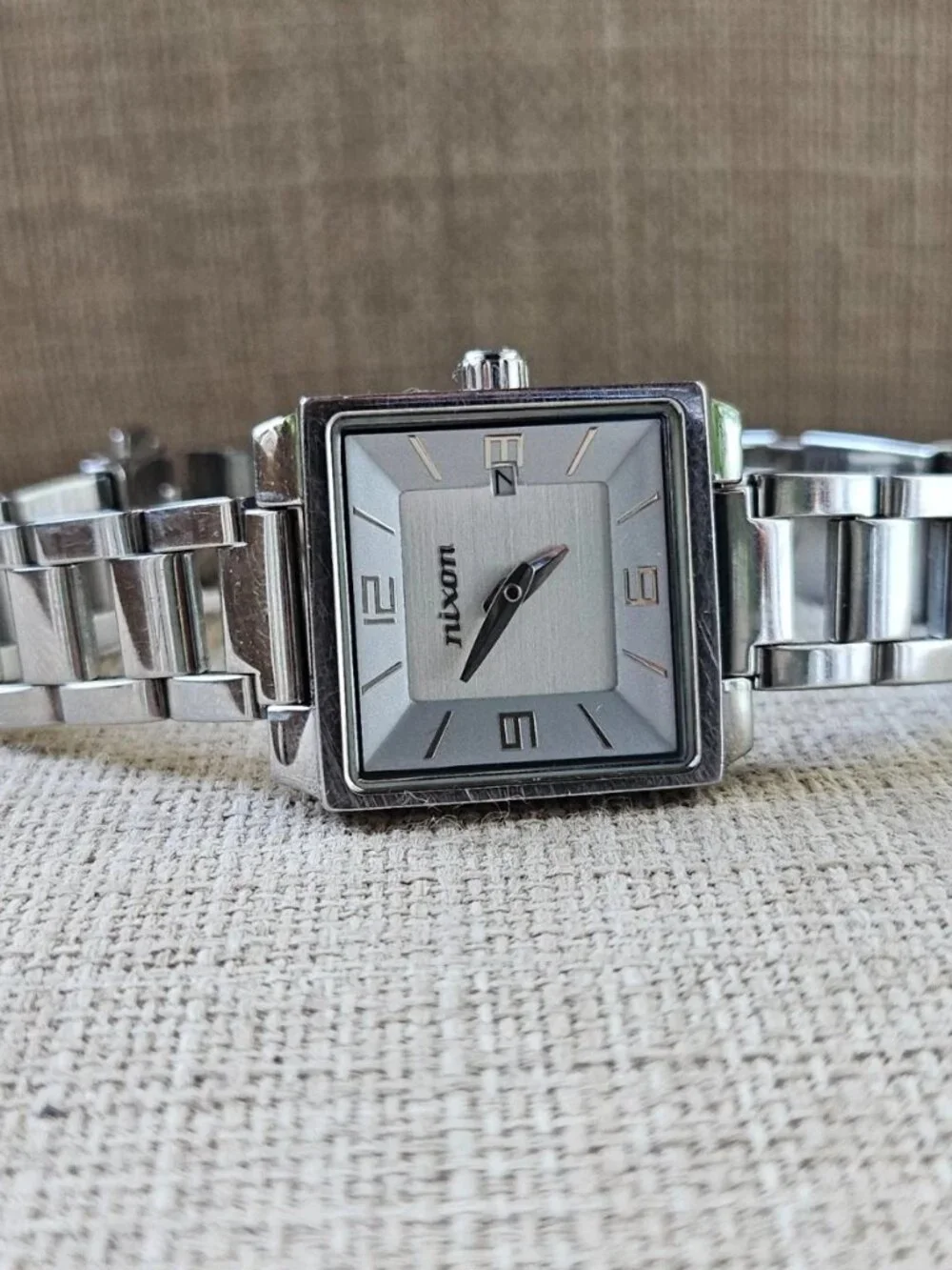 Nixon Ladies Wristwatch Uptown Silver Tone Analog Quartz Watch small wrist 5 in